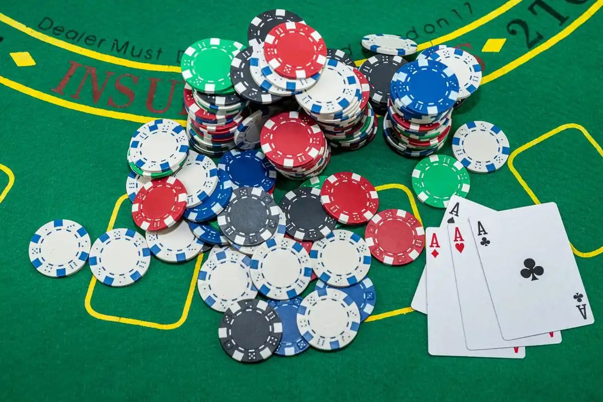 Layar dasbor permainan dengan pilihan slot dan olahraga
